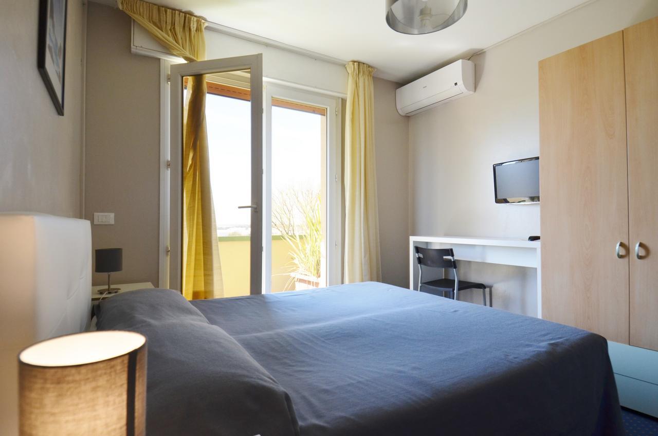 Ute Hotel Lido di Jesolo Esterno foto